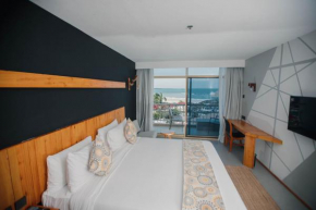 Giraffe Beach Hotel